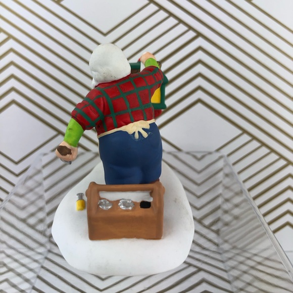 NIB Dept. 56 NORTH POLE Off-Season Santa 4056670 Village Figurines - Retired - Picture 9 of 9